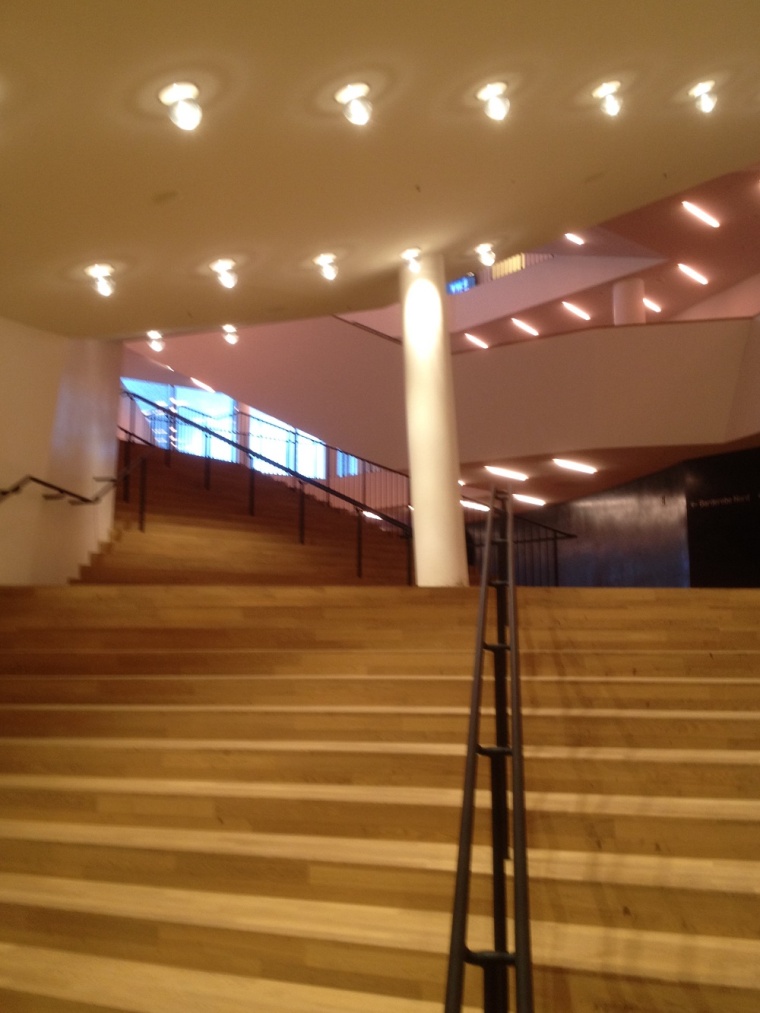 Inszenierungen der Treppen gewinnen in der Moderne eine oft plastische...