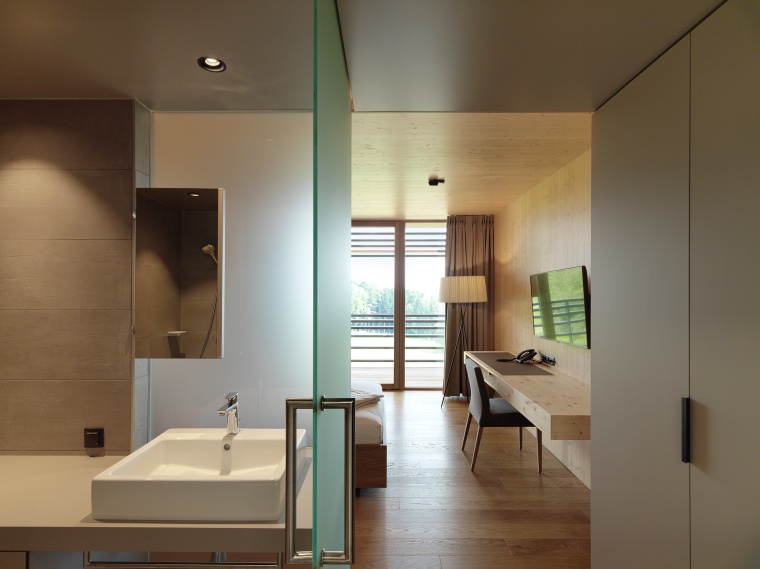 Alle 120 Zimmer haben freie Sicht auf die Kulturlandschaft der Region mit...