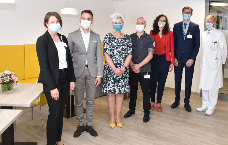 Das Strahlen ist auch unter den Masken deutlich zu erkennen. Grund ist die...