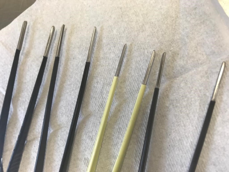 Vorher-Nachher-Vergleich: HF-Instrumente nach der Reinigung mit dem...