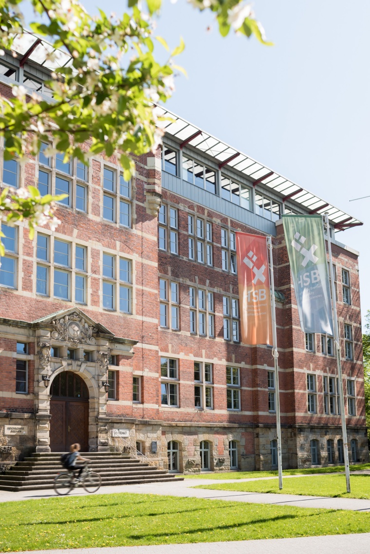 Initiatorin des von Prof. Matthias Zündel gegründeten Zukunftscafés ist die...