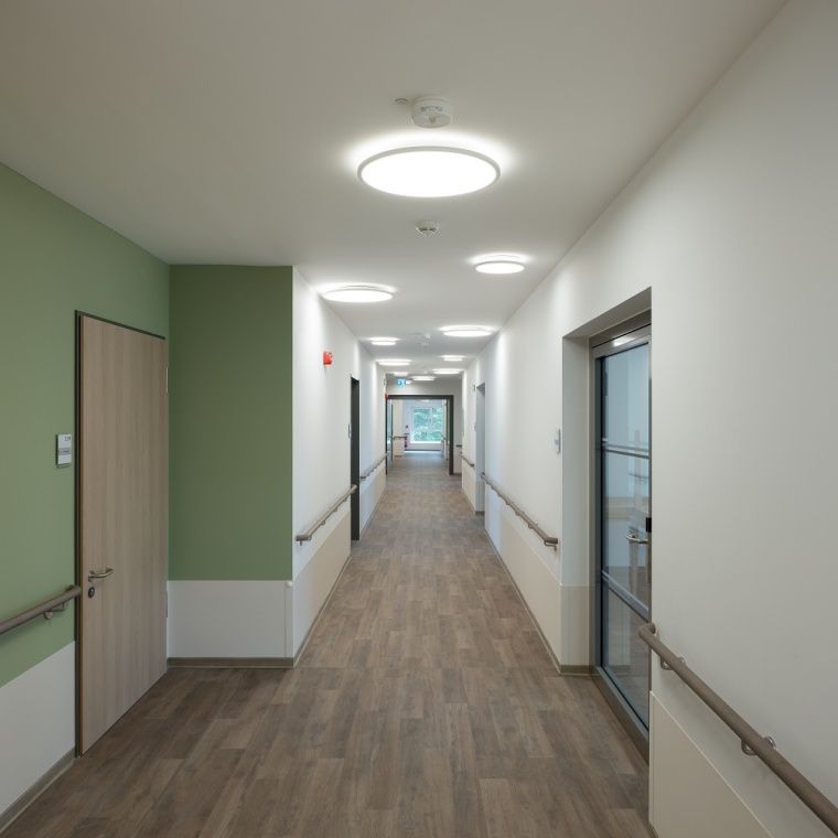 ährend der Westflügel des Senioren Centrums auf Transparenz setzt und eine...