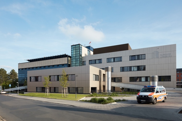 Das Städtische Klinikum Lüneburg – erweitert von ASH Architekten. Foto:...
