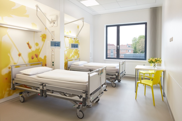 Für ihr Farb- und Materialkonzept haben sich die Architekten von der Umgebung...