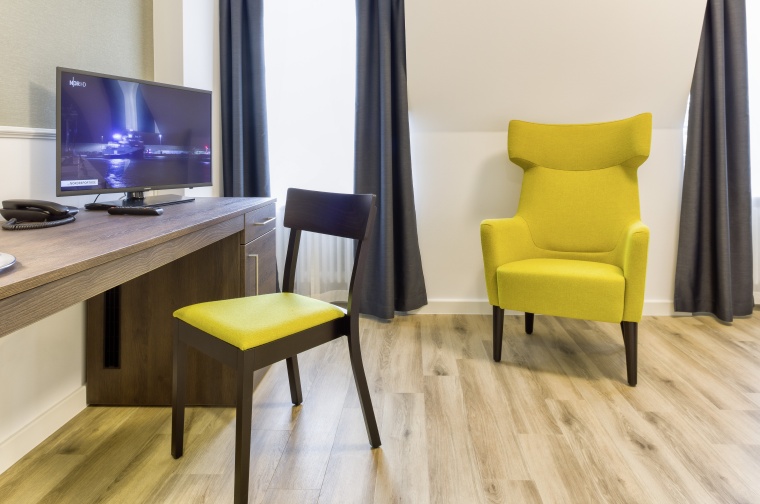 In den neu eingerichteten Patientenzimmern finden sich natürliche Materialien...