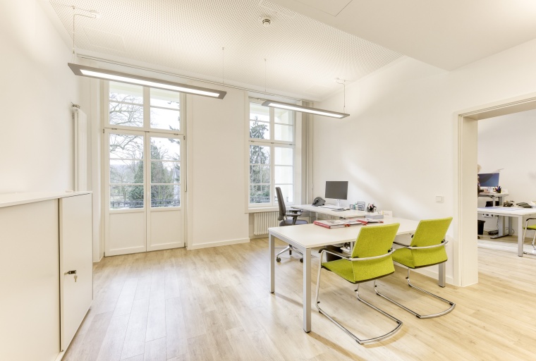 Auf der Etage entstanden zwei Arztcenter, jeweils bestehend aus einem...