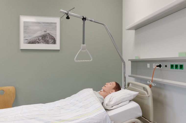 Ganz real: Die Praxisräume im Erdgeschoss wirken wie echte Patientenzimmer....