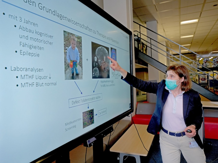 Prof. Jutta Gärtner, Direktorin Klinik für Kinder- und Jugendme-dizin, stellt...