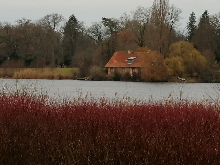 Winterliche Atmosphäre am Heiliger See in Potsdam Klare Zonierung durch...