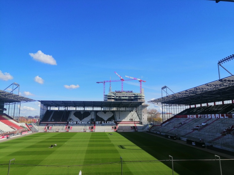 Erfahrung mit zwangsweiser Belüftung: Das Millerntor-Stadion,...