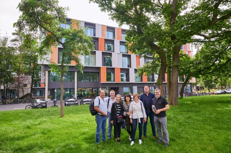 (v.l.) Dr. Radu Spataru (Ärztlicher Direktor Marie Curie Kinderklinik),...