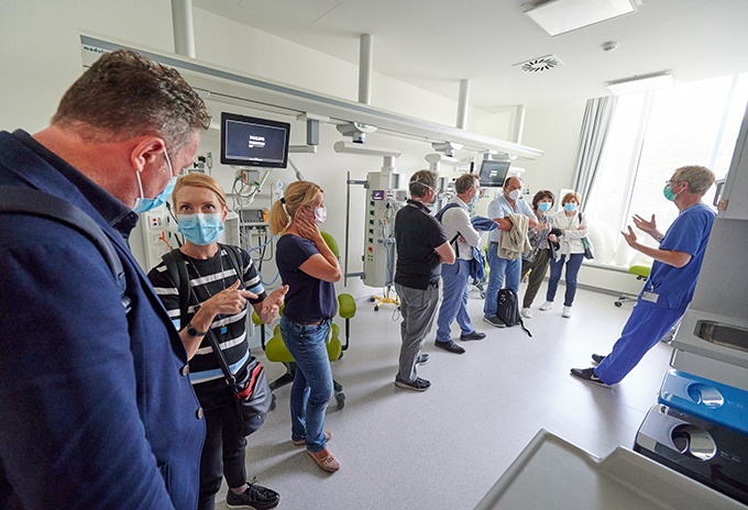 (v.l.) Daniel Buzatu (Geschäftsführer Marie Curie Kinderklinik), Dr. Liana...