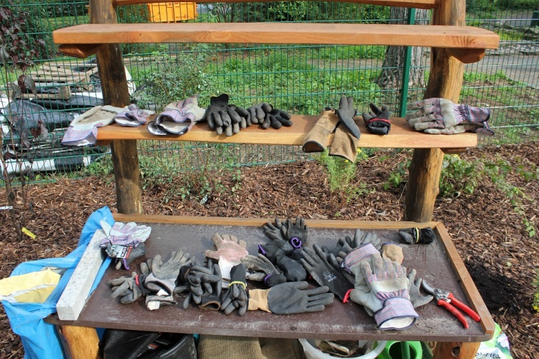 Der Garten ist ein geschützter Raum des Friedens und der Überschaubarkeit,...