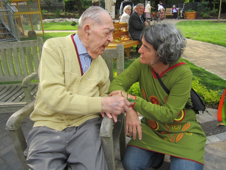 Im Garten lässt sich miteinander Zeit verbringen. Bild: H.Casper Bethanien e.V....
