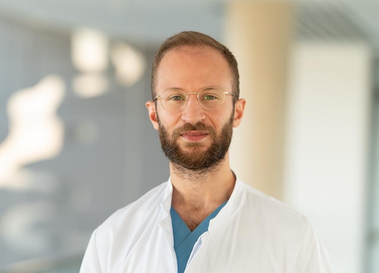 Mohamed Saleh vom Universitätsklinikum Bonn ist gemeinsam mit Matthias...