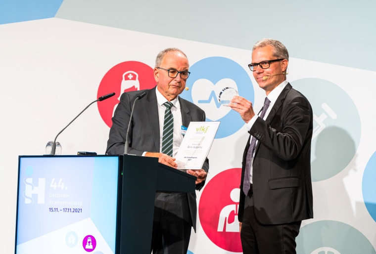 Verleihung des VLK-Zukunftspreises 2021 an Prof. Dr. Boris Augurzky (rechts),...