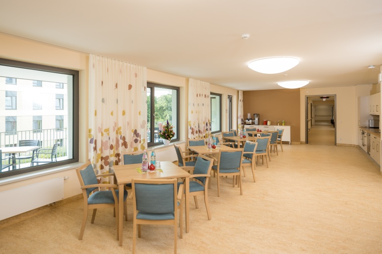 Die Wohn- und Esszimmer auf den Etagen verfügen über stufenlos begehbare...