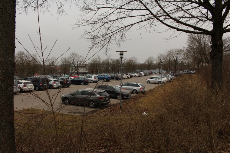 Die Parkharfe an den Günzburger Kliniken ist immer gut belegt und stößt vor...