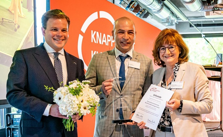 Erdal Öztürk (Mitte) aus dem Klinikum Vest freute sich mit seinem...