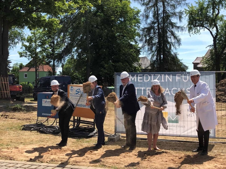 v.l.n.r.: Florian Claus (Geschäftsführer Krankenhaus Mittweida), Maryan...