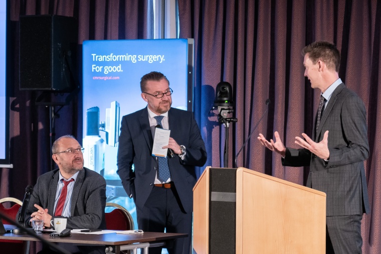 Im intensiven fachlichen Austausch, v.l.n.r.: Dr. Sven Seifert (Chemnitz),...