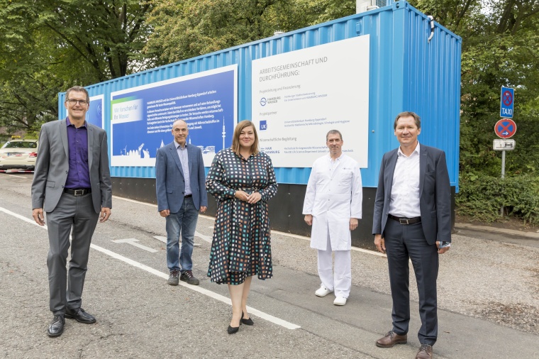 (v.l.) Hamburg Wasser-Geschäftsführer Ingo Hannemann, Hamburg...