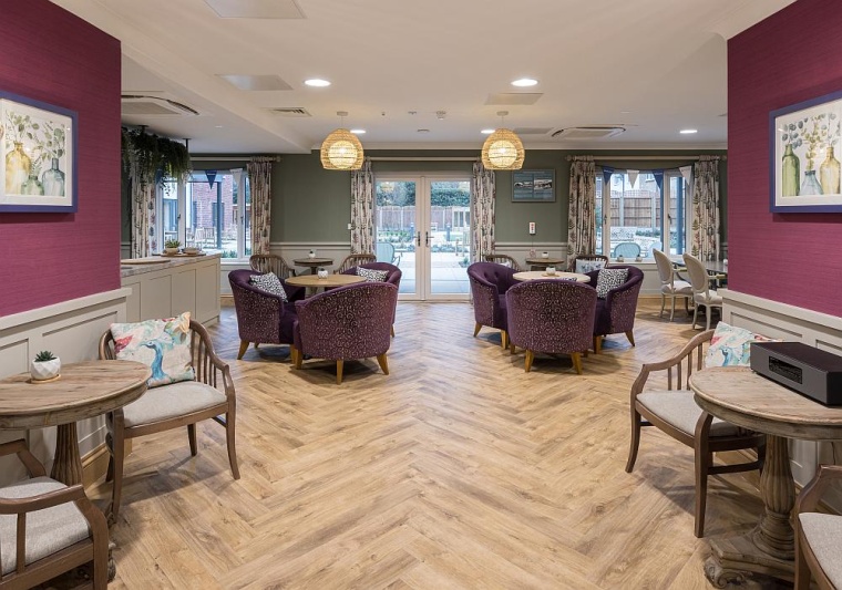 Der Altro Ensemble / M 500 verbindet moderne Optiken mit komfortabler...