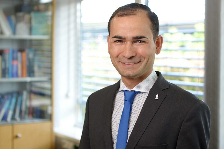 Sein Nachfolger ist Sadik Taştan, bisher Geschäftsführer der Sana Kliniken...