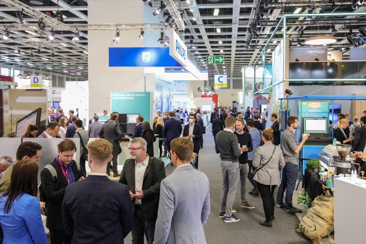 Rund 12.000 Besucher:innen werden zur DMEA 2023 erwartet. Foto: Messe Berlin 