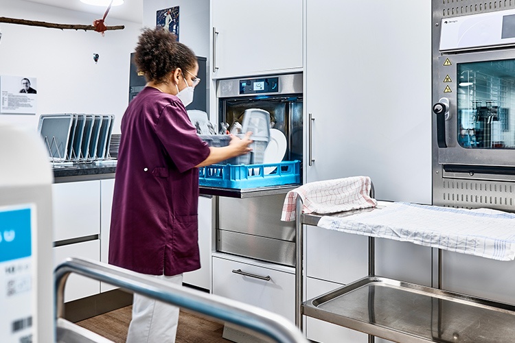 Meiko M-iClean U in der Wohngruppenküche des Dietrich-Bonhoeffer-Hauses Foto:...