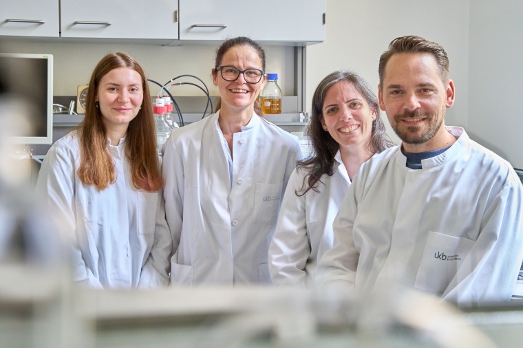 Das Team im Institut für Pharmazeutische Mikrobiologie: (von links) Annika...