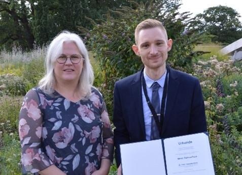 Übergabe des Martin-Gülzow-Preises 2023 an Dr. Dominic Denk durch Dr. Lara...