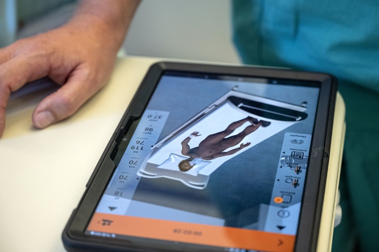 Der „D2 PuLs“-Prototyp bildet die Verletzungen der fiktiven Patientinnen...