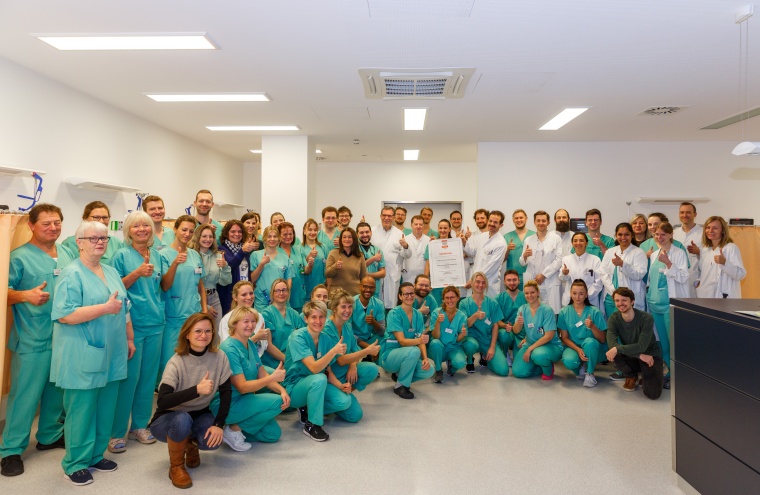 Prof. Dr. Helmut Messmann mit seinem Gastroenterologie-Team der III. Med....