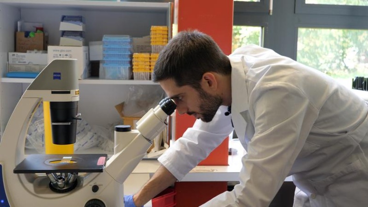 Carlo Cervia-Hasler, Postdoktorand in Onur Boymans Team Foto: Enrique Heer