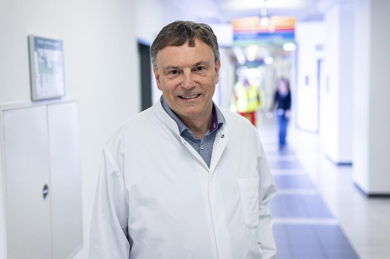 Prof. Dr. Martin Wolf, Chefarzt der Klinik für Hämatologie, Onkologie und...