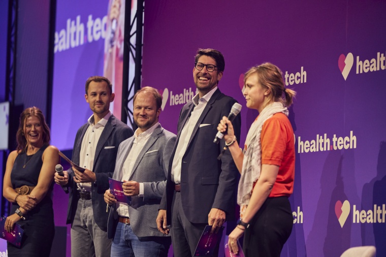 Auswahl der Kurator*innen um die Co-Chairs Farina Schurzfeld, Christoph Commes,...