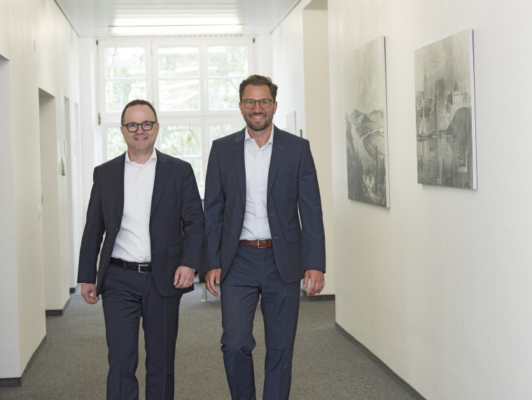 Florian Distler (rechts) macht sich gemeinsam mit Christian Straub auf den Weg,...