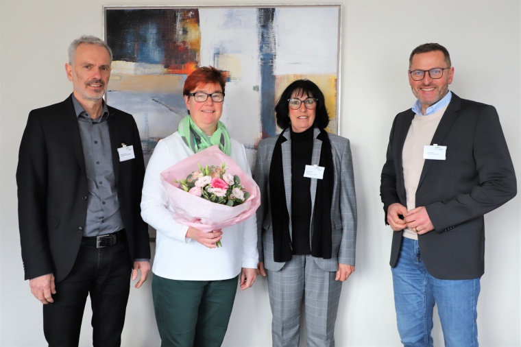 Brigitte Käser (2.v.l.) ist neue Pflegedirektorin des Alb Fils Klinikums. Es...