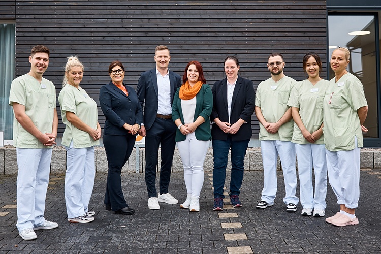 Das Team der Einrichtung Sonne Post – mit Petra Behrens (3. v. l.) und...