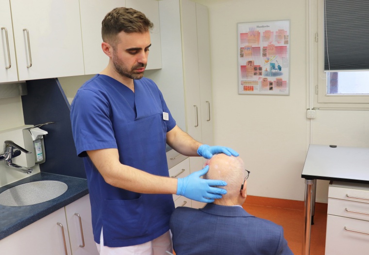 Dr. Alexandros Paschos, Leitender Oberarzt Dermatologie, Venerologie und...