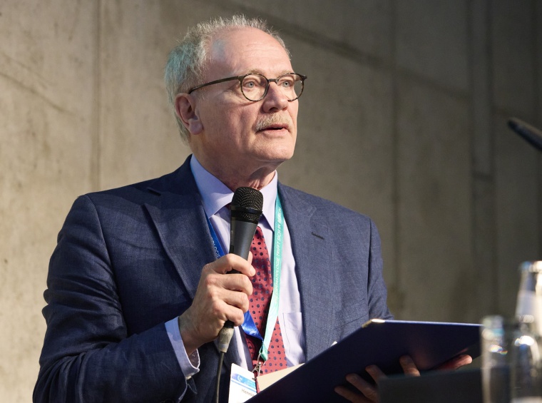 Prof. Dr. Henning Hamm bei seiner Dankesrede anlässlich der Preisverleihung...