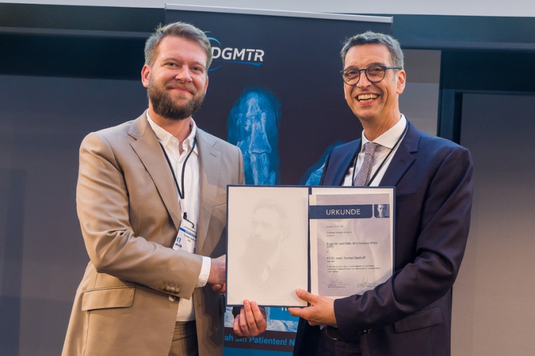Wachsmann-Preisträger PD Dr. med. Torsten Diekhoff (l.) zusammen mit...
