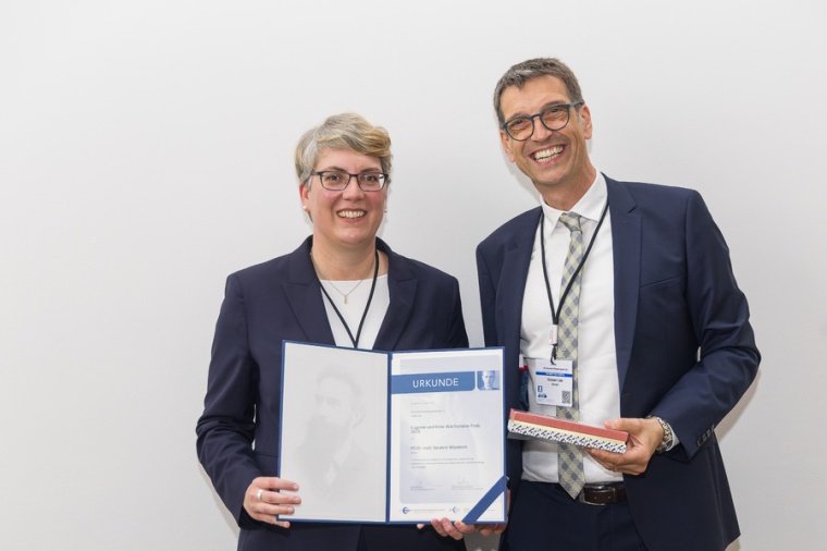 Wachsmann-Preisträgerin PD. Dr. med. Susanne Wienbeck (l.) zusammen mit...