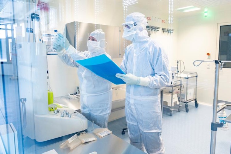 Die klinischen Prüfpräparate für die LION-1-Studie werden im Reinraum am...