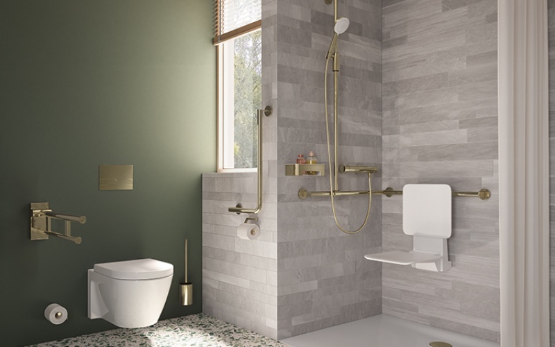 In Messing glänzend haben die Sanitärserien und Accessoires von Hewi eine...