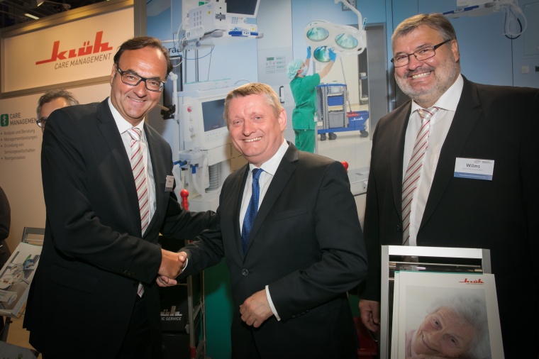 Klüh Holding-Geschäftsführer Reiner Worbs (links) mit Gesundheitsminister...