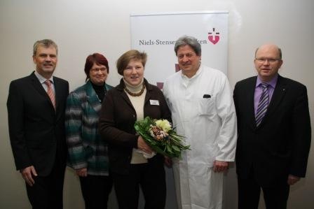 Martha Niemöller (Mitte) hat ihren Dienst als neue Chefärztin in den...