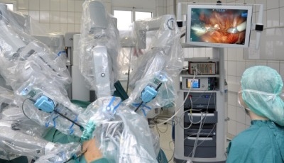 Der DaVinci-OP-Roboter am Universitätsklinikum Jena während einer...