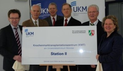 Wissenschaftsministerin Svenja Schulze (r.) eröffnete gemeinsam mit (v.l.)...